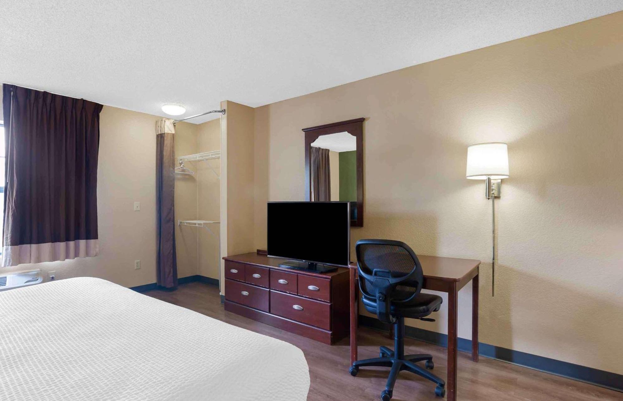 Extended America - - West Windsor Hotel 2*