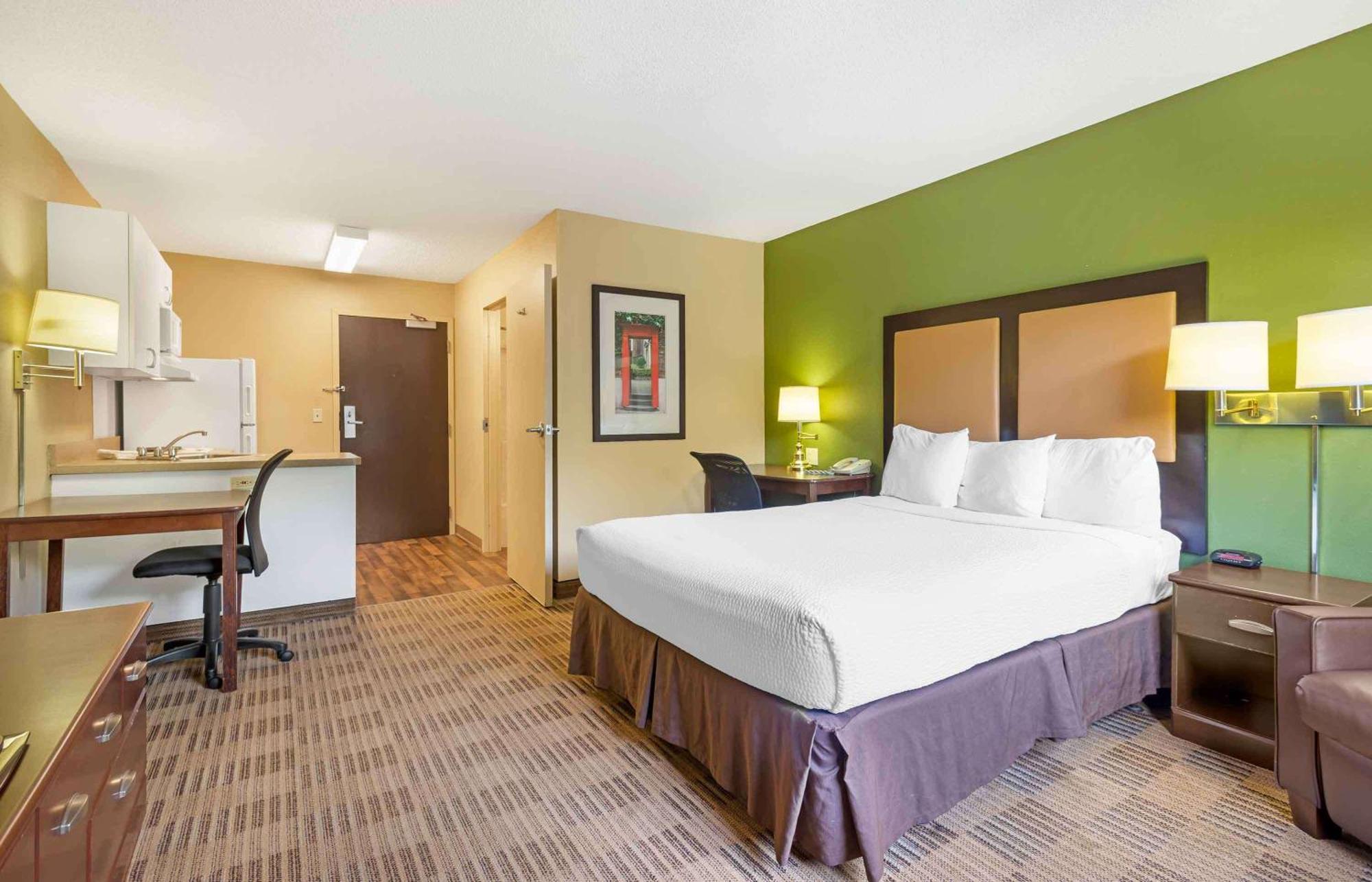 Extended America - - West Windsor Hotel 2*